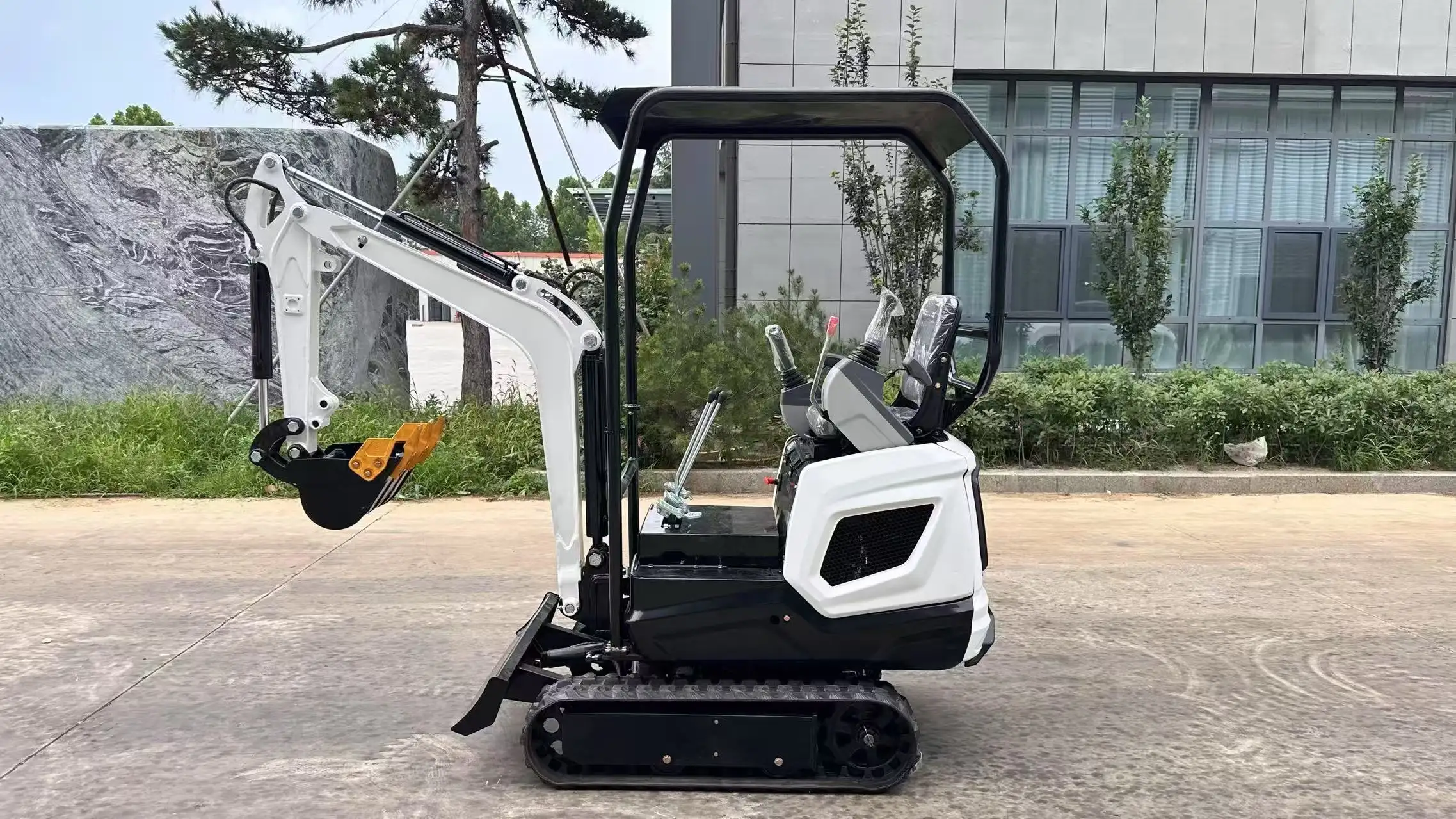 CT12 Mini Excavator - Image 4